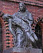 POMNIK MĘCZENNIKÓW II WOJNY ŚWIATOWEJ: PIETRUSIŃSKI, Paweł(), 2004, przed kościołem p.w. św. Jana Chrzciciela, Szczecin; źródło: www.szczecin.pl