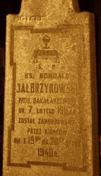 JAŁBRZYKOWSKI Romualdo John - Tomb, parish cemetery, Bakałarzewo, source: www.youtube.com, own collection; CLICK TO ZOOM AND DISPLAY INFO