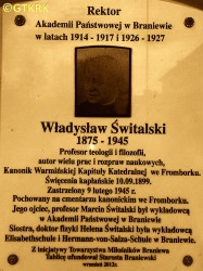 ŚWITALSKI Władysław Bronisław - Tablica pamiątkowa, Akademia Państwowa, Braniewo, źródło: pl.wikipedia.org, zasoby własne; KLIKNIJ by POWIĘKSZYĆ i WYŚWIETLIĆ INFO