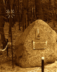 WYDUBA Marian - Pomnik, lasy Miradzkie, Ciencisko, źródło: www.panoramio.com, zasoby własne; KLIKNIJ by POWIĘKSZYĆ i WYŚWIETLIĆ INFO