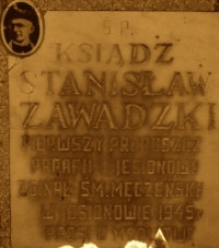 ZAWADZKI Paweł - Nagrobek (dawny?), cmentarz parafialny, Jesionowo, źródło: jesionowo.prv.pl, zasoby własne; KLIKNIJ by POWIĘKSZYĆ i WYŚWIETLIĆ INFO