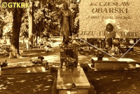 OBARSKI Czesław Józef - Płyta nagrobna, cenotaf?, kwatera kapłańska, cmentarz parafialny, Kąkolewo, źródło: billiongraves.com, zasoby własne; KLIKNIJ by POWIĘKSZYĆ i WYŚWIETLIĆ INFO
