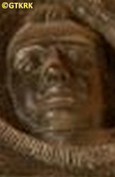 GUZOWSKI Władysław - Popiersie, tablica pamiątkowa, kościół pw. Matki Boskiej Zwycięskiej, Łódź, 1949, źródło: www.miejscapamiecinarodowej.pl, zasoby własne; KLIKNIJ by POWIĘKSZYĆ i WYŚWIETLIĆ INFO