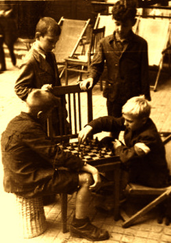 ŁĄCZNICY GRAJĄCY W WARCABY: JOACHIMCZYK, Joachim (1914, Swornegacie – 1981, Gdańsk), 13.VIII.1944 źródło: www.1944.pl