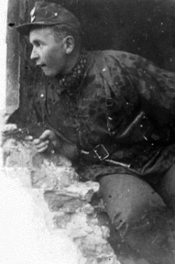 POWSTANIEC: autor nieznany, 1944, Warszawa, Muzeum Powstania Warszawskiego; źródło: old.1944.pl