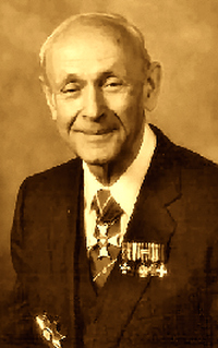 KABATA, Zbigniew, ps. Bobo: 1942, poeta, uczony, badacz, pasożytolog, podpułkownik Armii Krajowej, żołnierz oddziału partyzanckiego Jędrusie; źródło: parasites-world.com