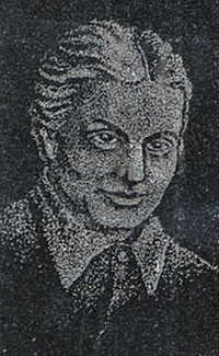 KRYSTYNA KRAHELSKA - tablica pamiątkowa, ściana Pałacu Czartoryskich, Puławy; źródło: pl.wikipedia.org