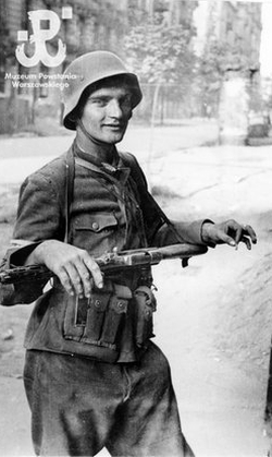 POWSTANIEC - WŁODZIMIERZ RADAJEWSKI 'RATAJ': LOKAJSKI, Eugeniusz (1908, Warszawa – 1944, Warszawa), VIII.1944, Warszawa, Muzeum Powstania Warszawskiego; źródło: www.1944.pl